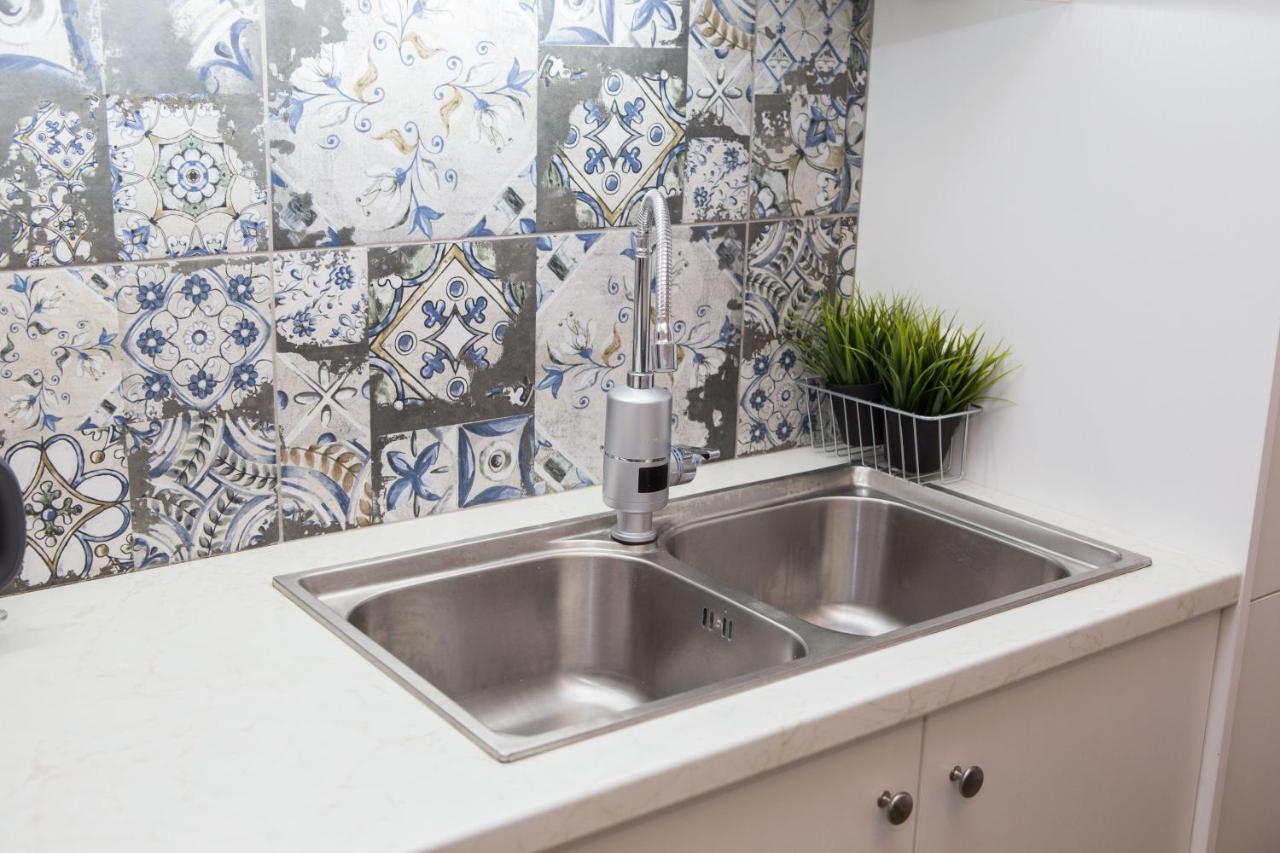 Stylish, Comfortable, Basement Loft-like With Amenities Apartamento