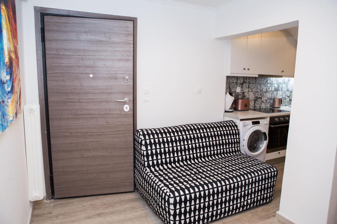 Stylish, Comfortable, Basement Loft-like With Amenities Atenas