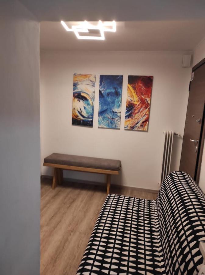 Stylish, Comfortable, Basement Loft-like With Amenities Apartamento