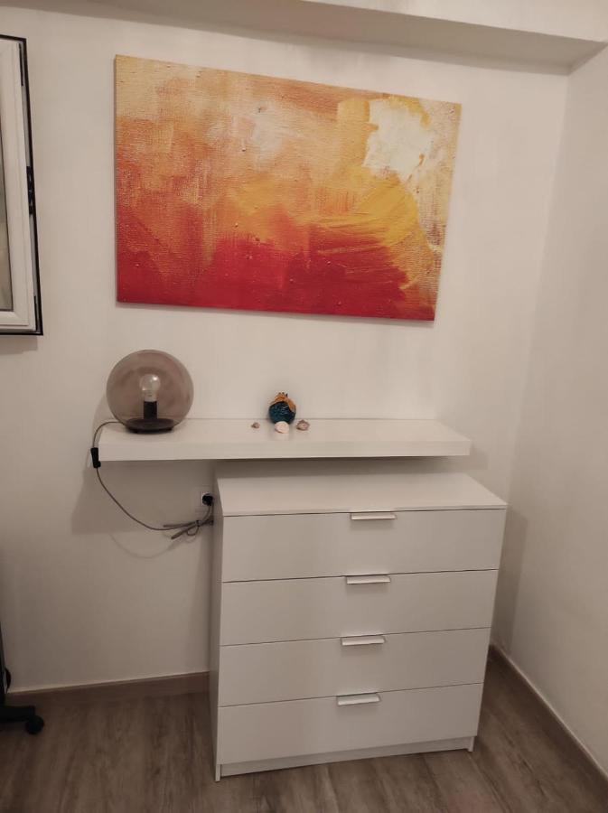 Stylish, Comfortable, Basement Loft-like With Amenities Atenas