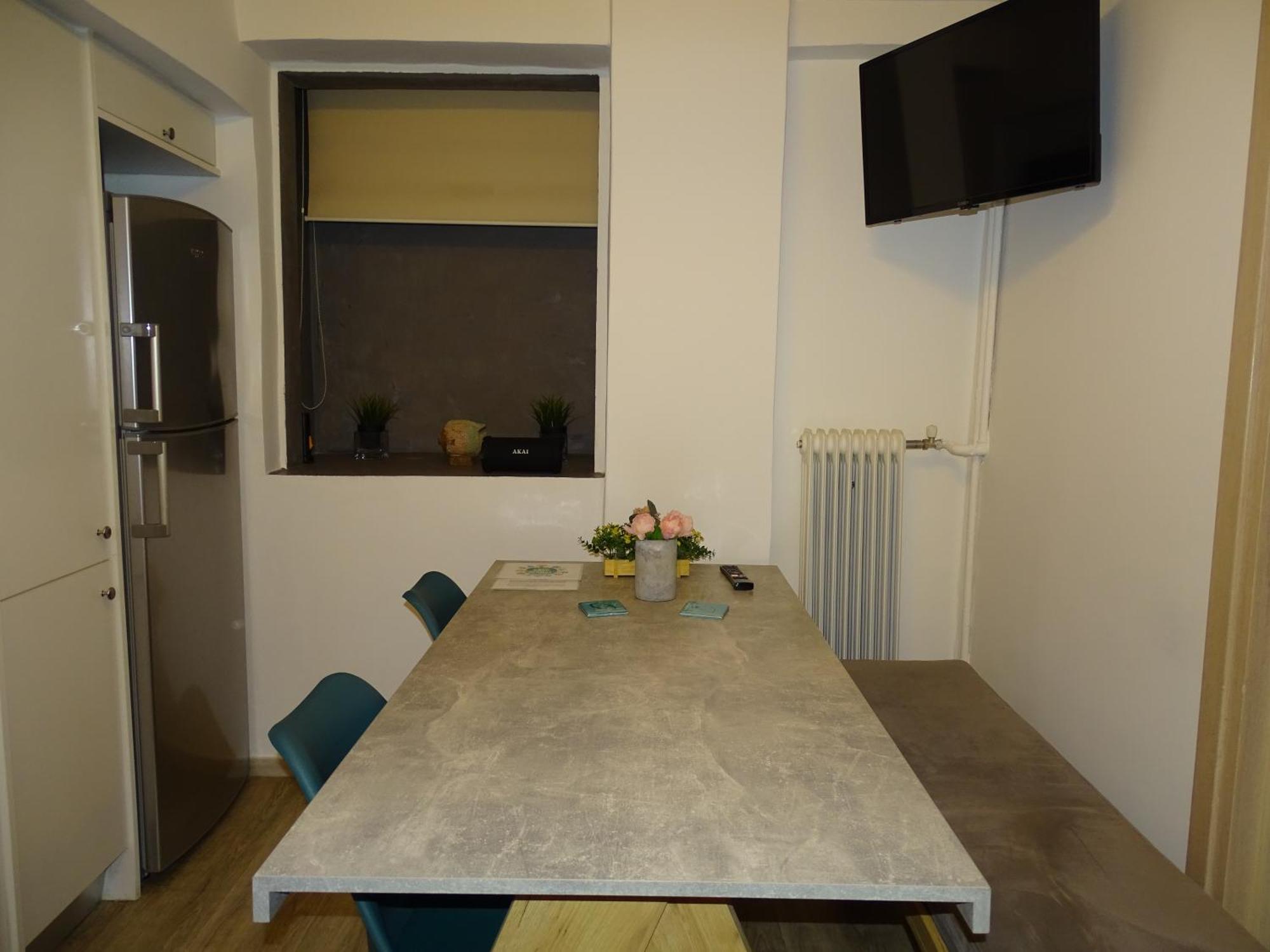 Stylish, Comfortable, Basement Loft-like With Amenities Apartment *