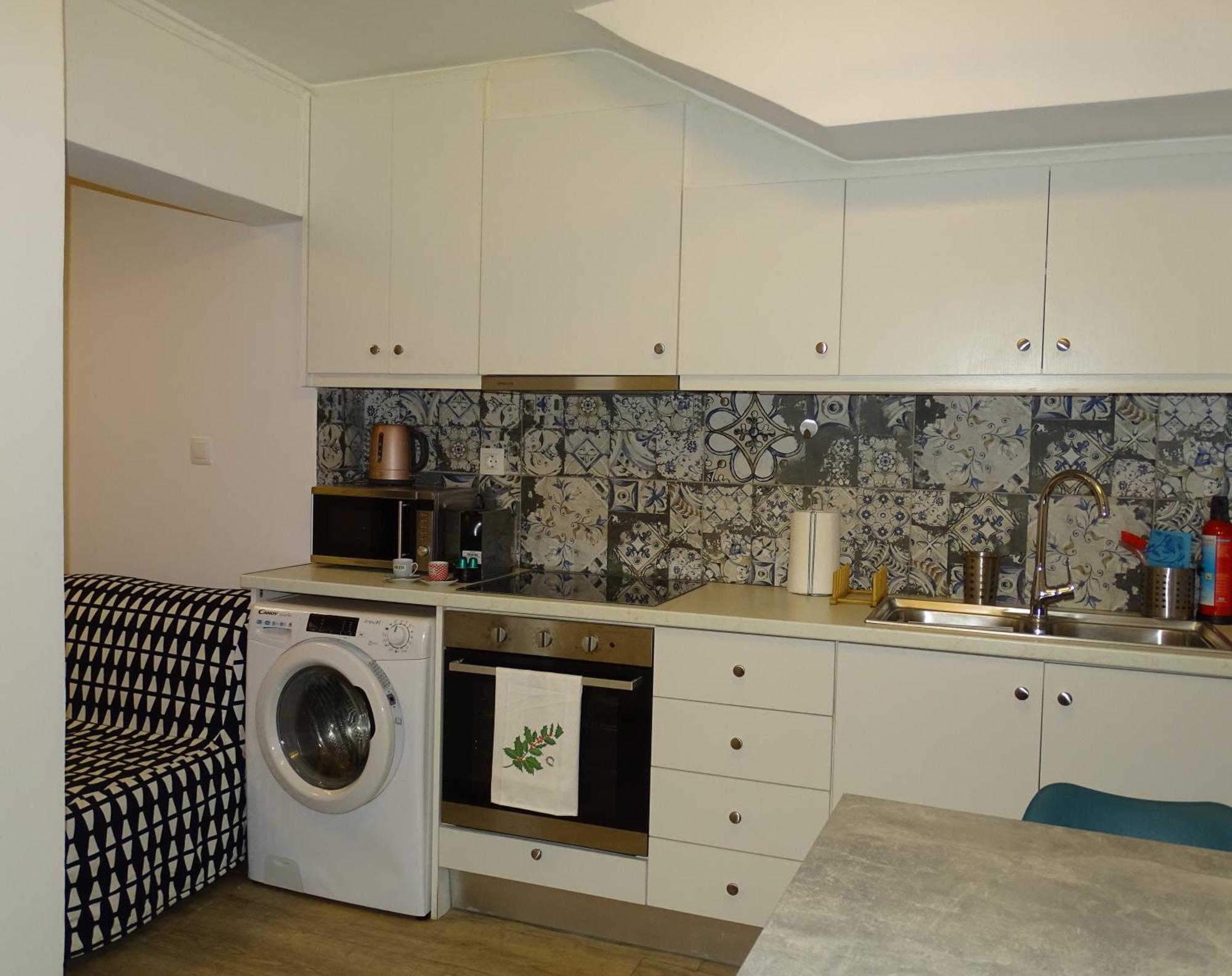 Stylish, Comfortable, Basement Loft-like With Amenities * Atenas